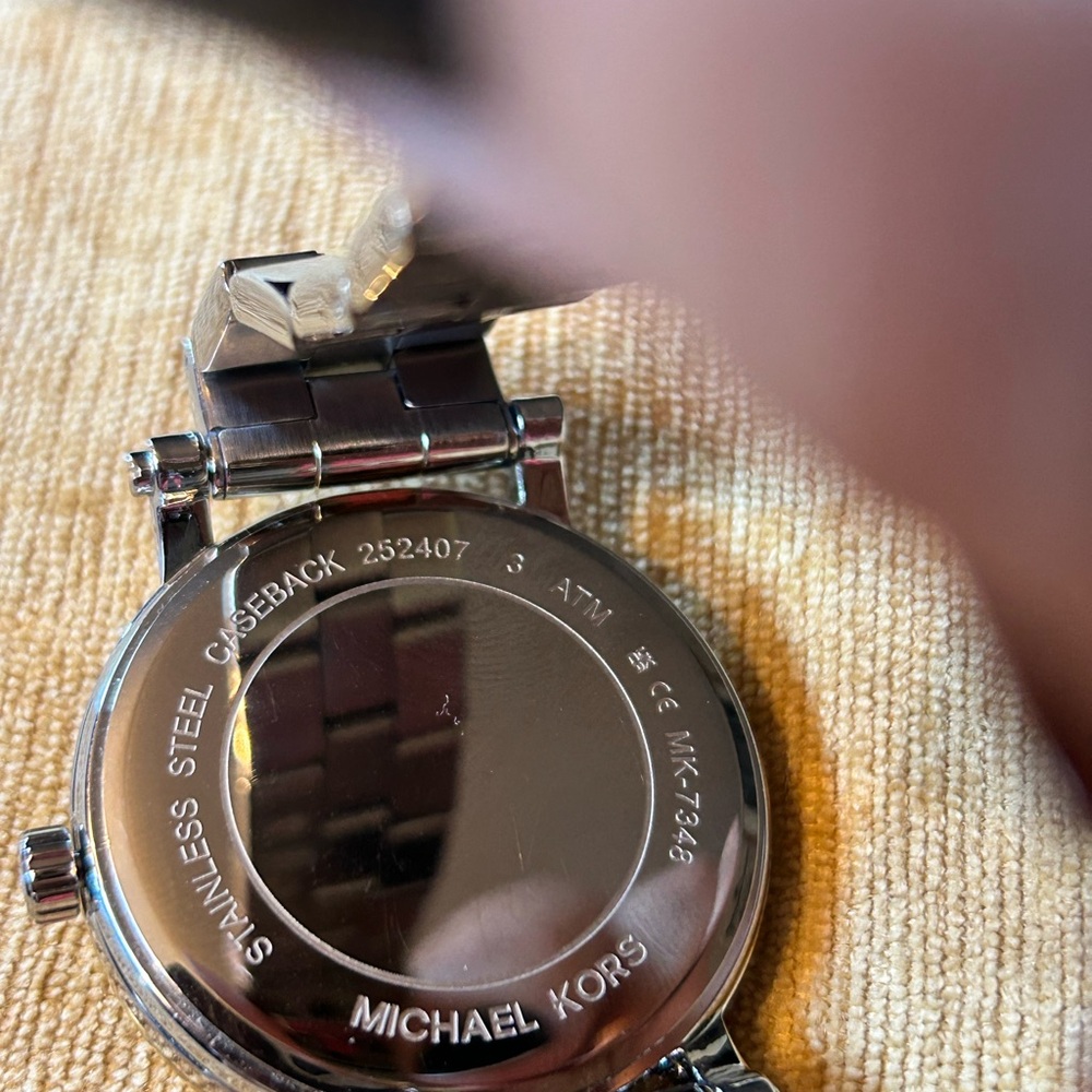 Michael Kors Corey Three Hand Two-Tone Alloy women’s watch. 38mm. - Picture 13 of 15